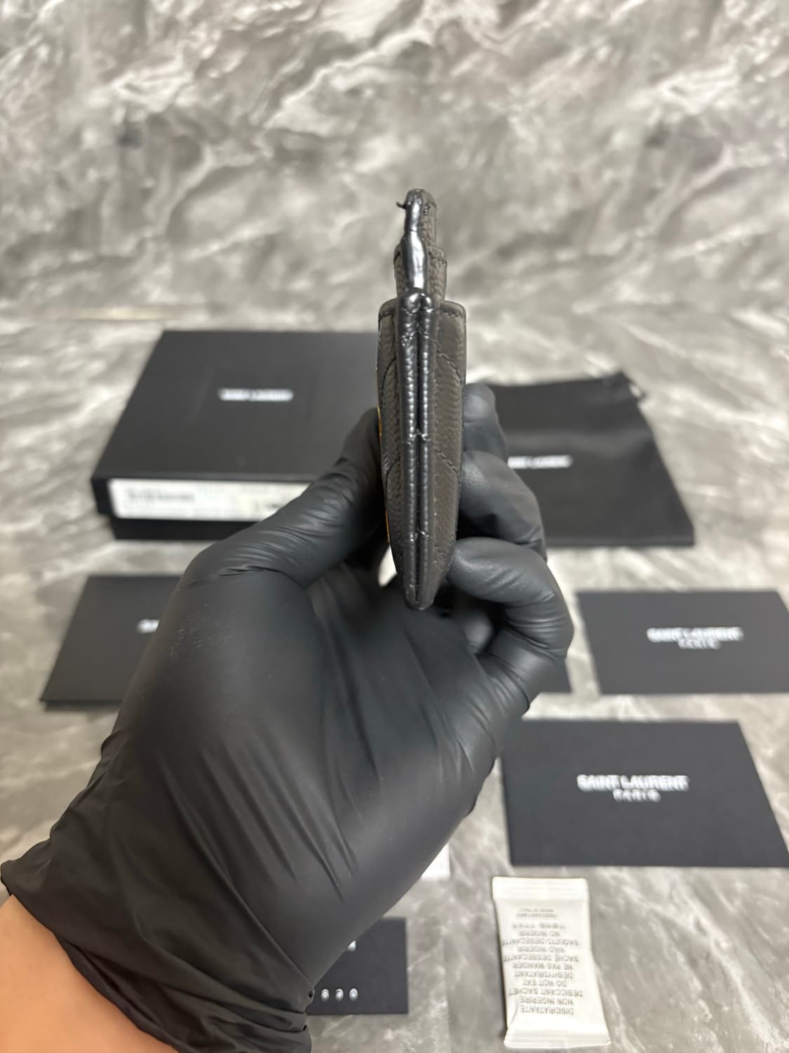 입생로랑 그랑 드 뿌드르 마틀라세 카드지갑 상품이미지5