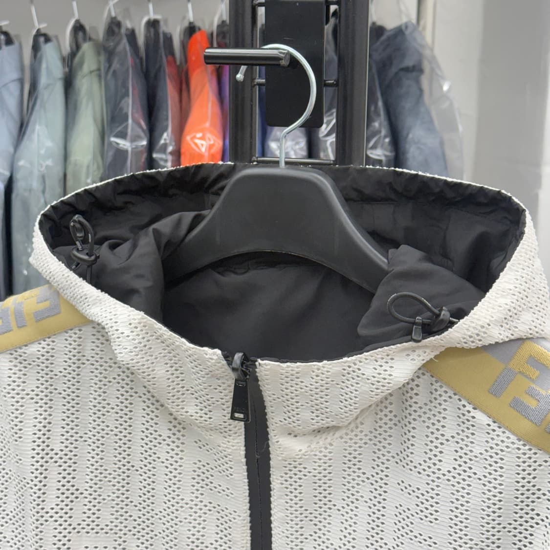 [48] 펜디 사이드로고 리버서블 바람막이 상품이미지6