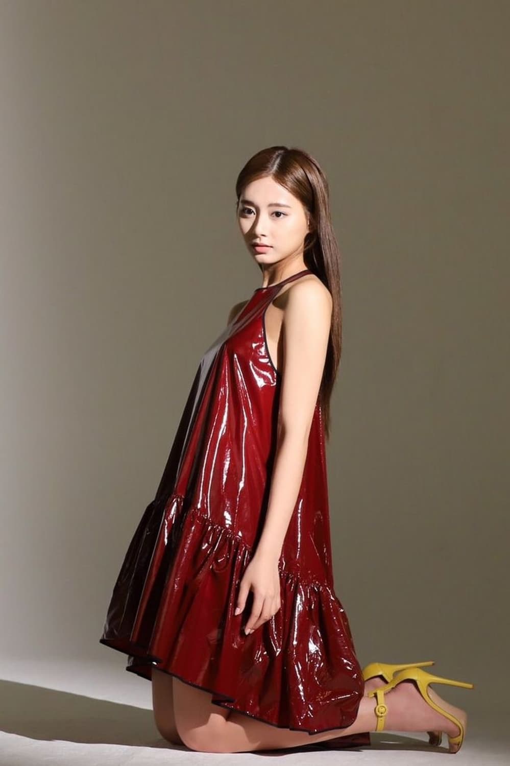 N21(넘버투애니원) 루즈핏 글로시 캉캉 원피스 상품이미지1