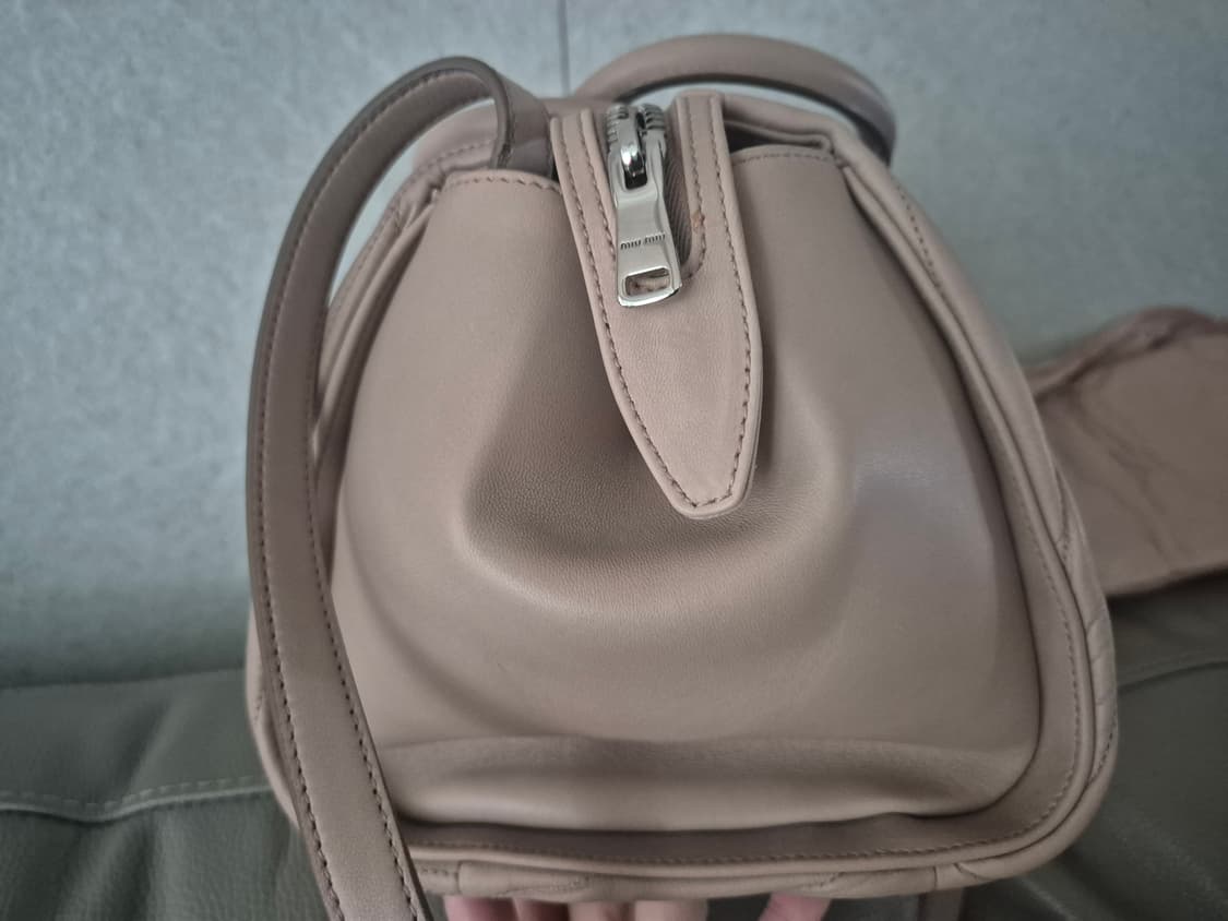 미우미우 레더 연핑크 쓰리웨이백 상품이미지5