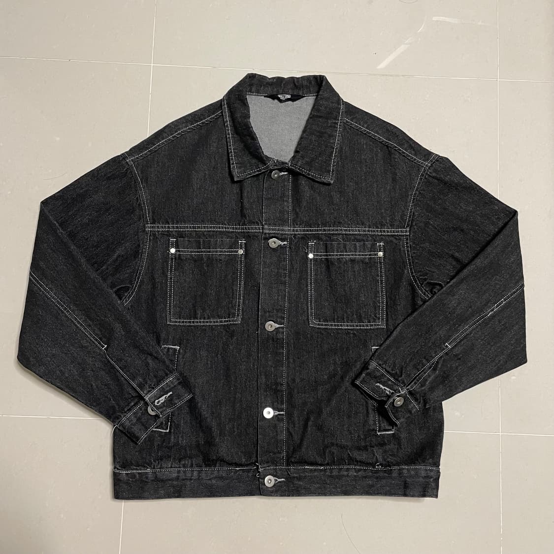 정품 트릴리온 워싱 스티치 흑청 데님트러커 블랙 청자켓 상품이미지2