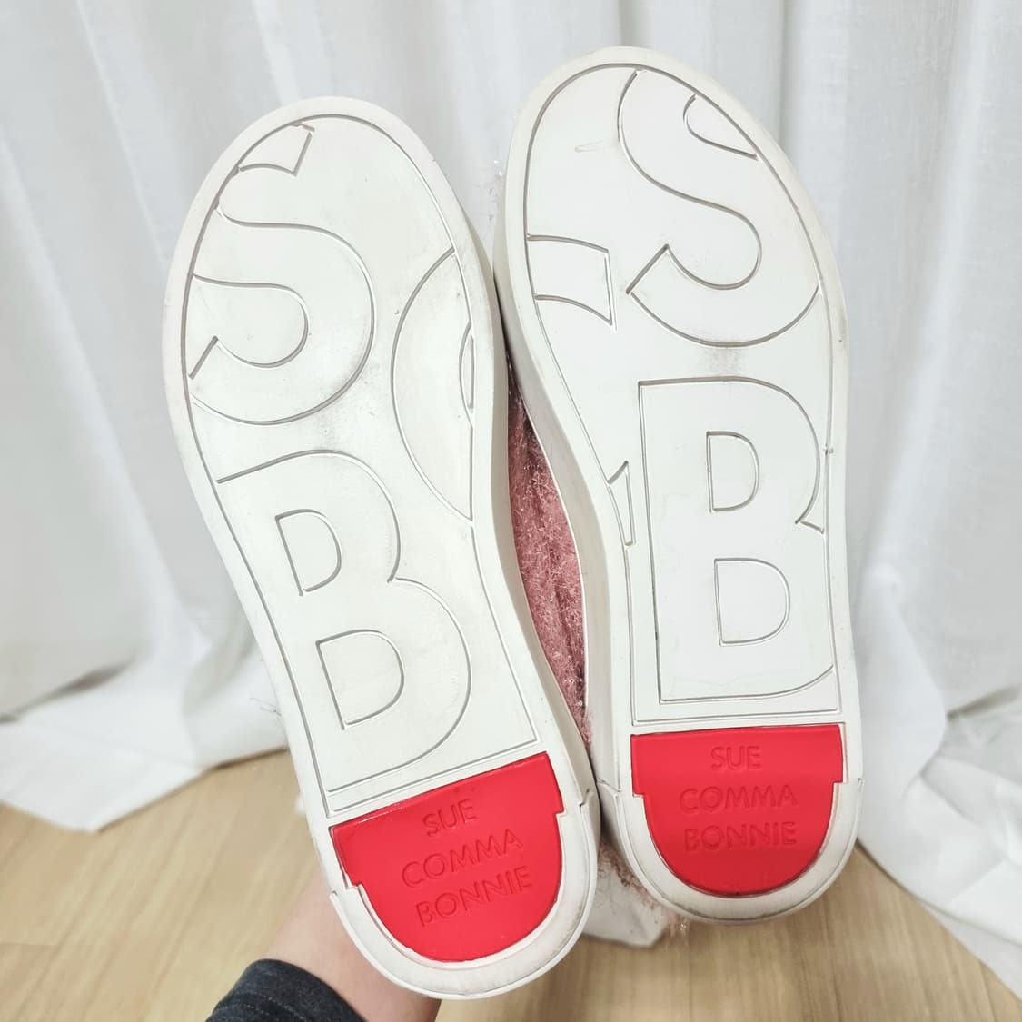 슈콤마보니 글리터링 핑크퍼 스니커즈 운동화 (230/표기360) 상태굿 상품이미지6