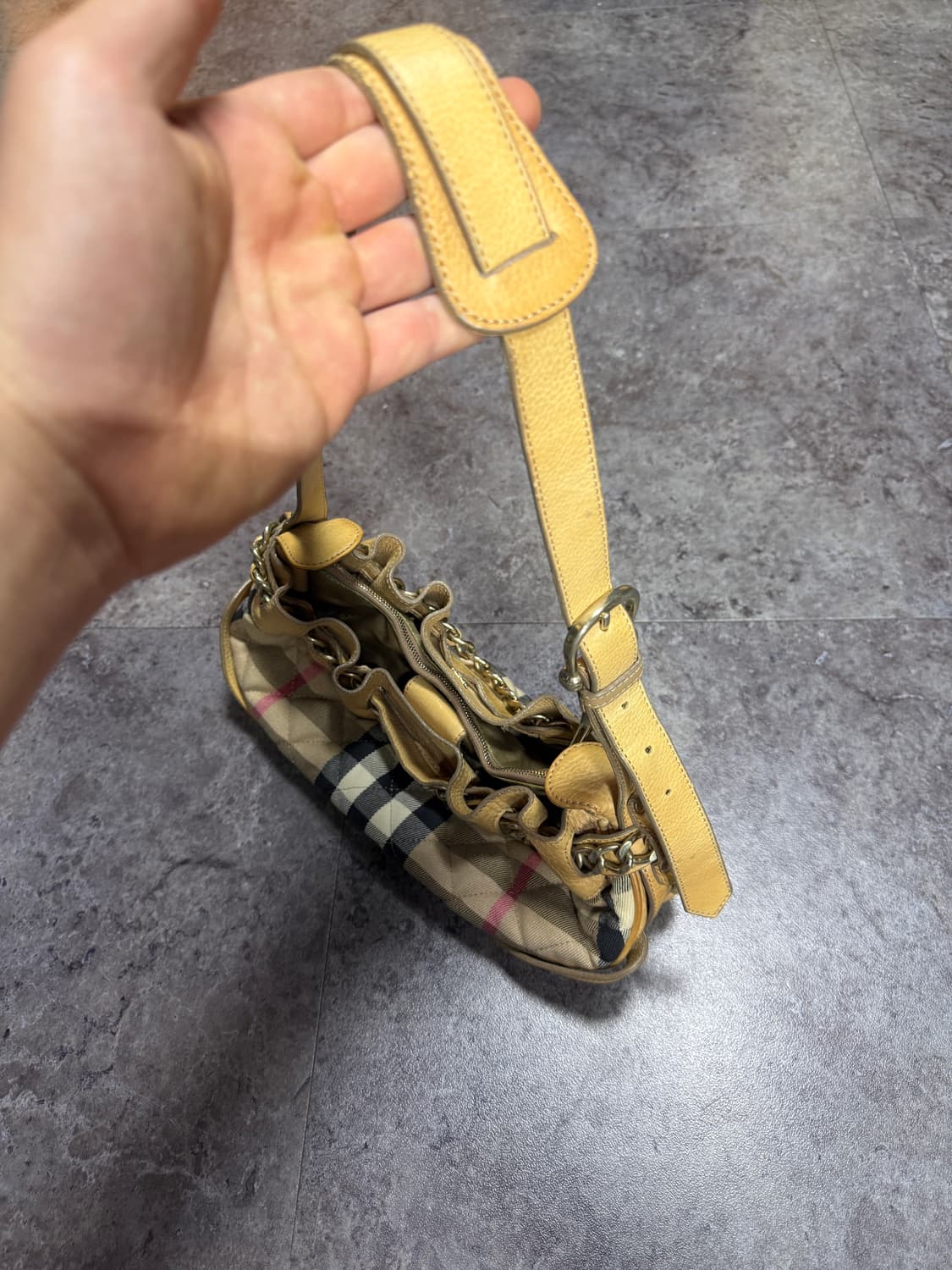 버버리 숄더백 상품이미지8