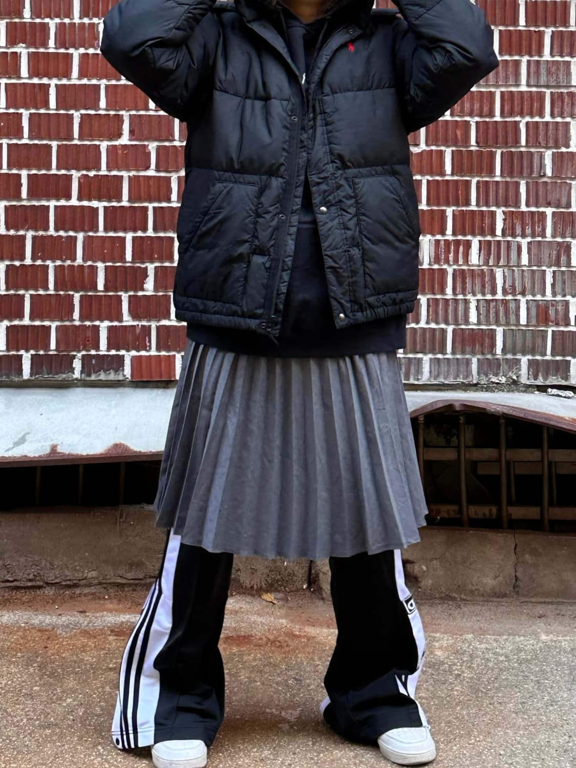 폴로 덕다운 패딩 스컬 후드 플리츠 미디 스커트 아디 크랙팬츠 코디세트 상품이미지2