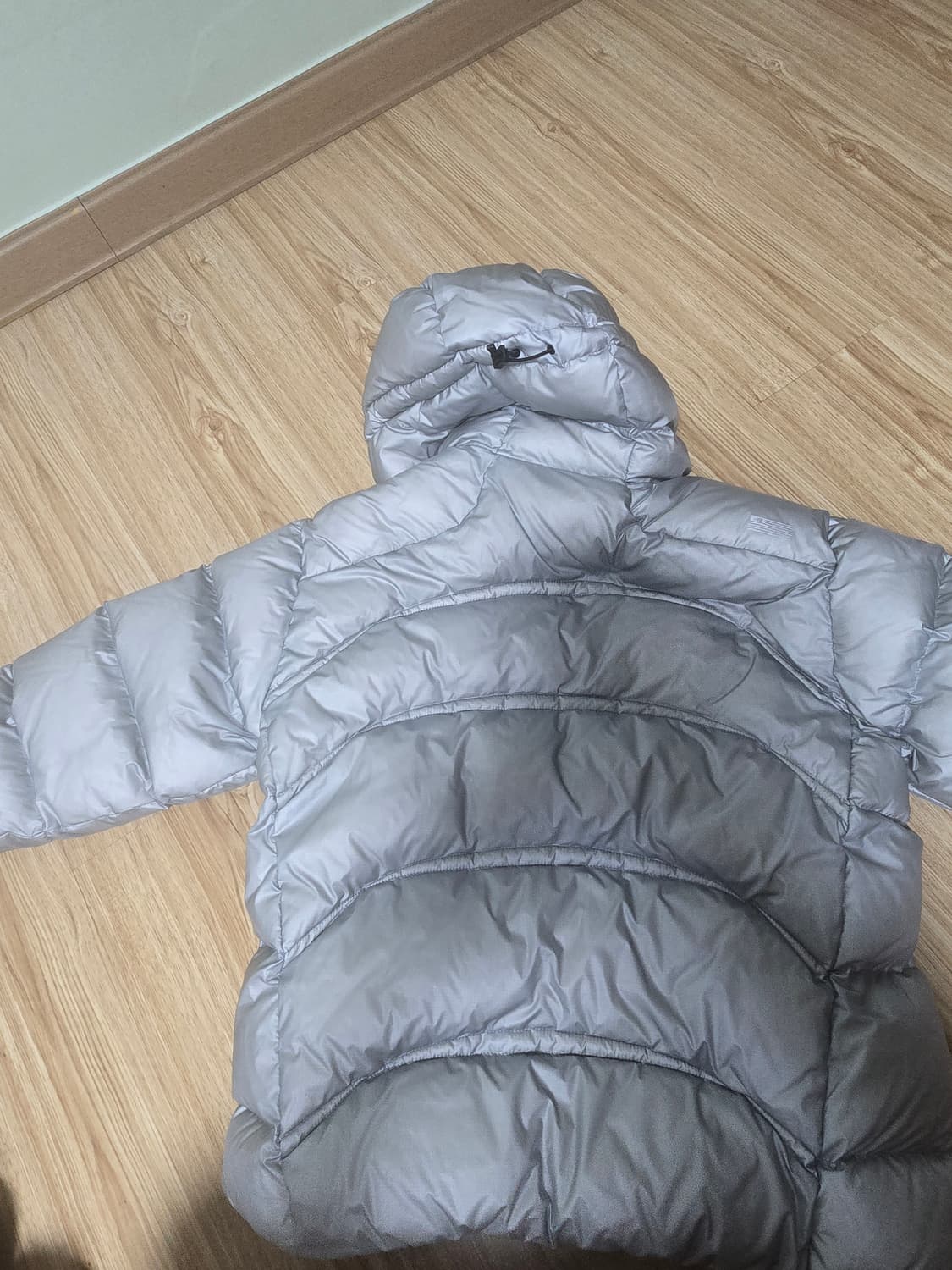 뉴발란스 플라잉 77 슈퍼라이트 후드 헤비 구스 다운 라이트 그레이 상품이미지6