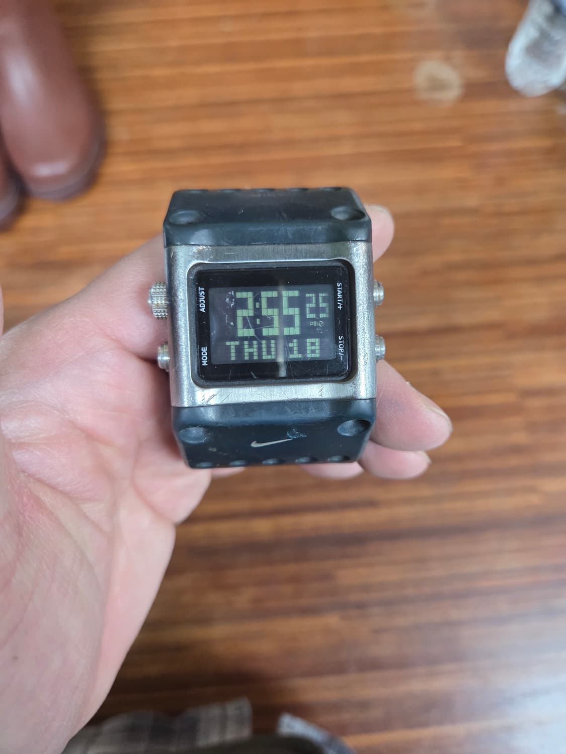 나이키 올드스쿨 빈티지 매틀 슬렛지 디지털 시계 상품이미지1