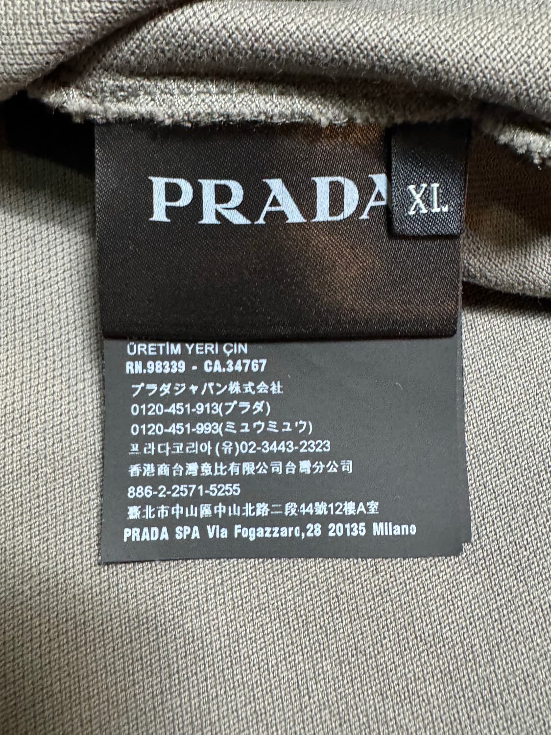 매장정품 PRADA 프라다 그레이 pk 폴로카라티  상품이미지4