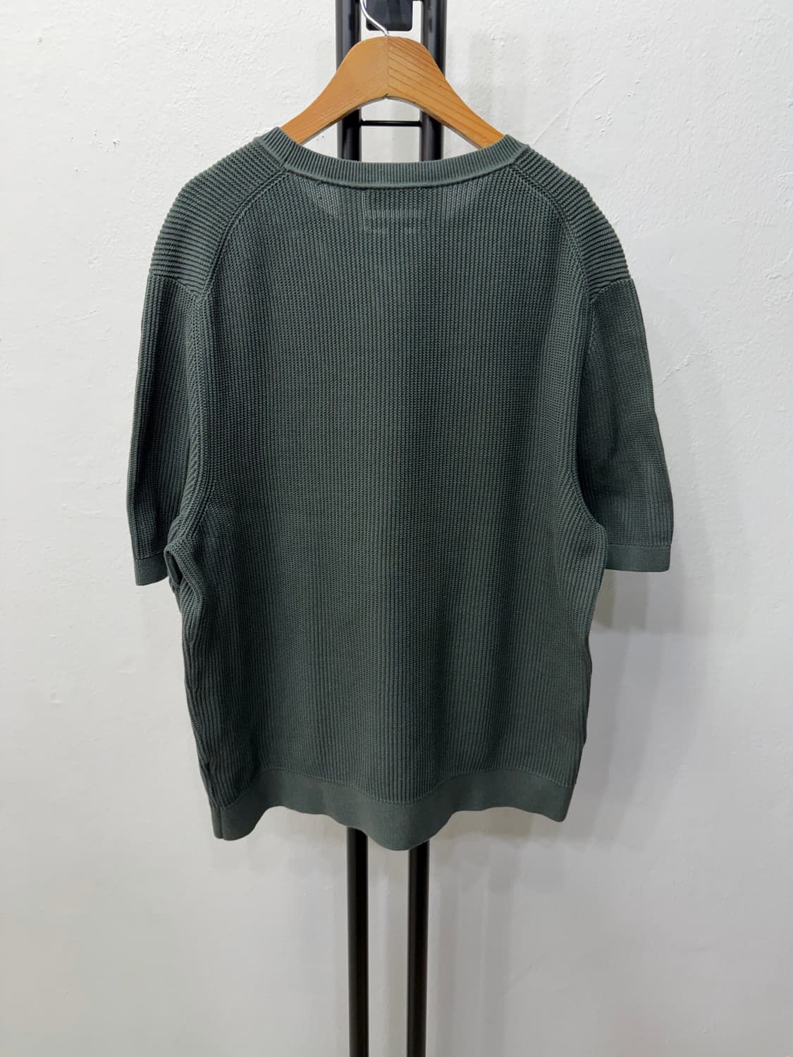 정품) COS 코스 남성 레귤러핏 그린 반팔 니트티 M 상품이미지4