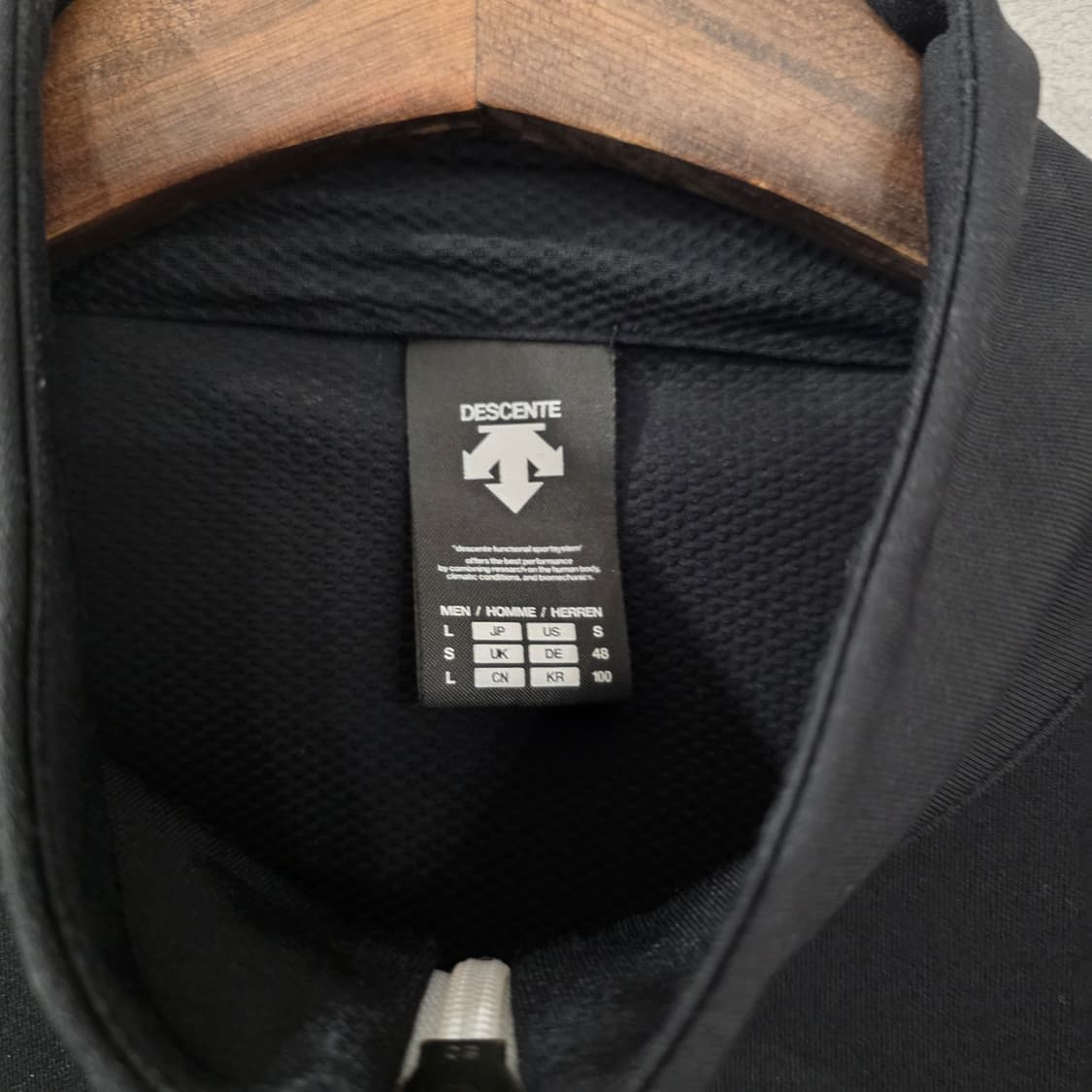 데상트 블랙 남성 집업 자켓 100 상품이미지5