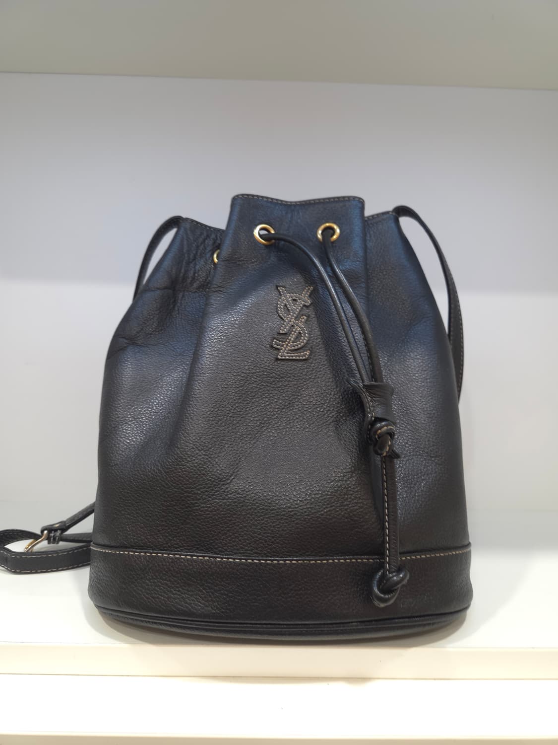 생로랑 버킷백 상품이미지1