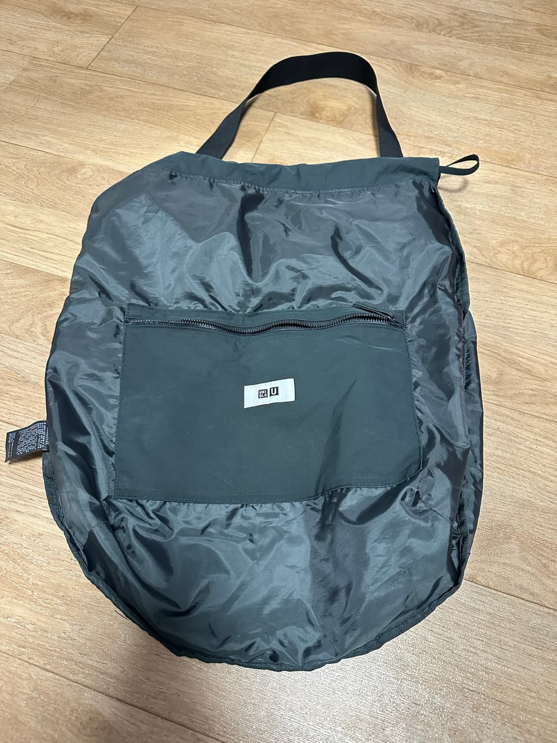 유니클로 U 드로우스트링 숄더백 블랙 상품이미지5