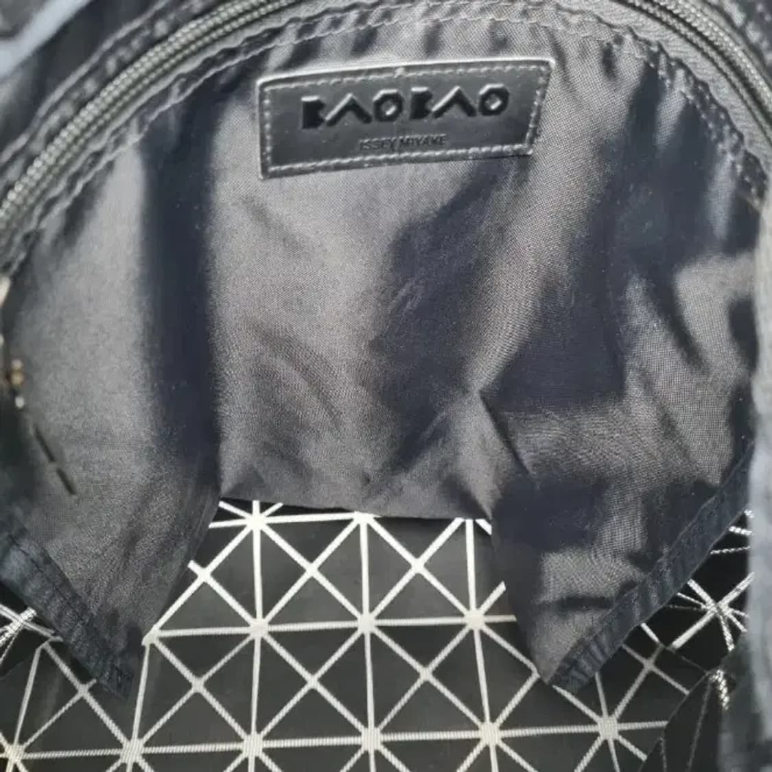 정품 바오바오 이세이미야케 루센트 실버 토트백 상품이미지7