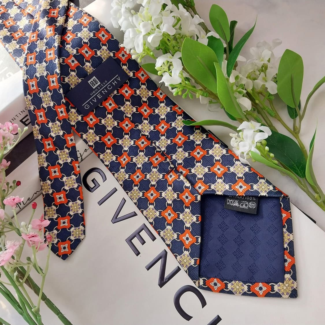 지방시 실크 네이비 기하 패턴 넥타이 9.9cm A+등급 K1628
 상품이미지4