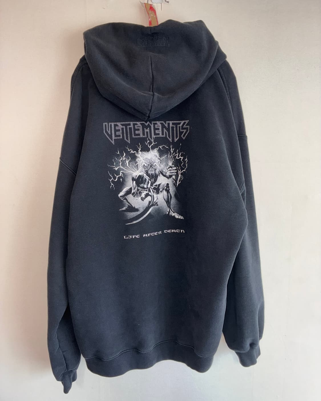 베트멍 21SS 일렉트릭 로고 헤비메탈 후드티 상품이미지3