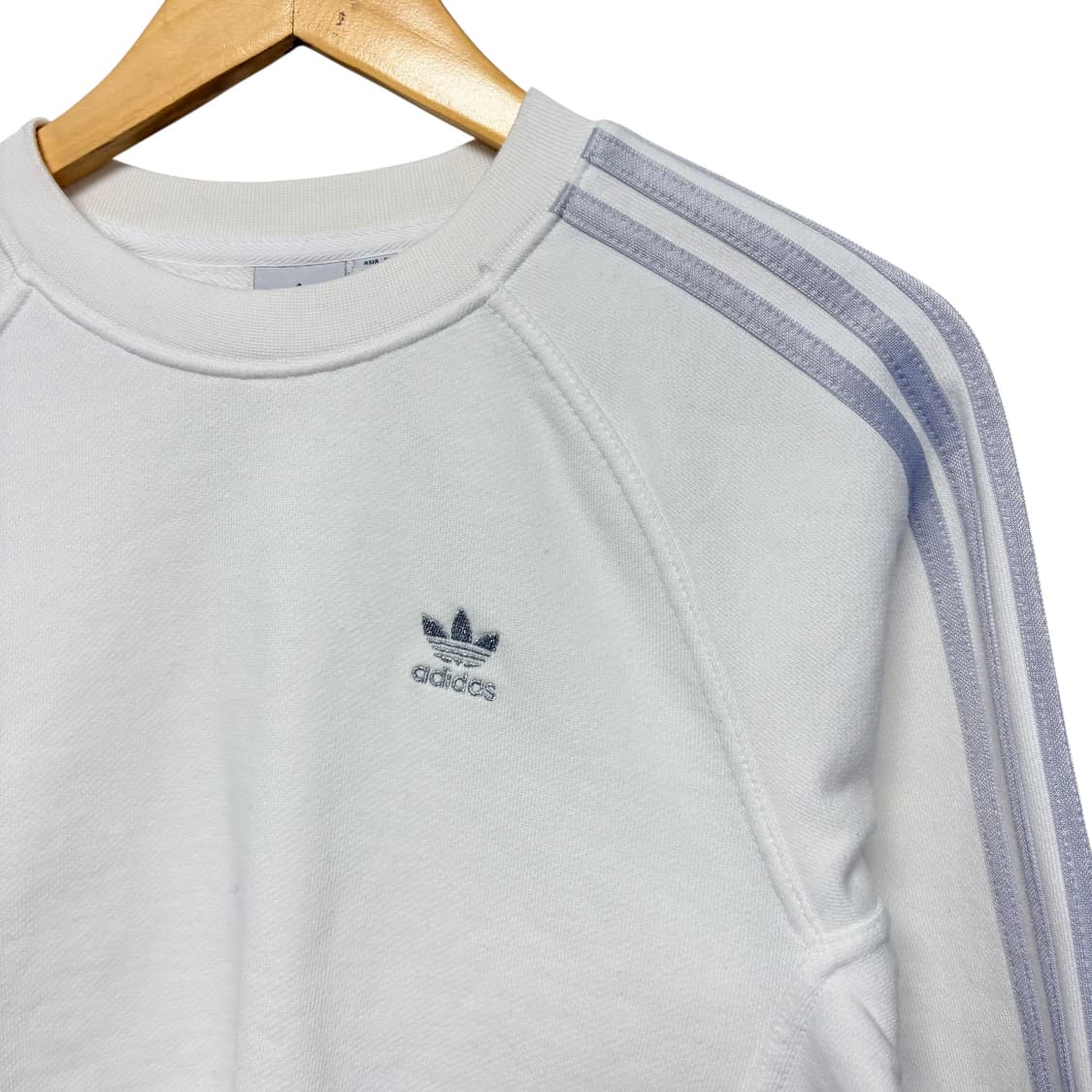 3823 아디다스 화이트 실버 흰실 크롭 맨투맨 상품이미지2