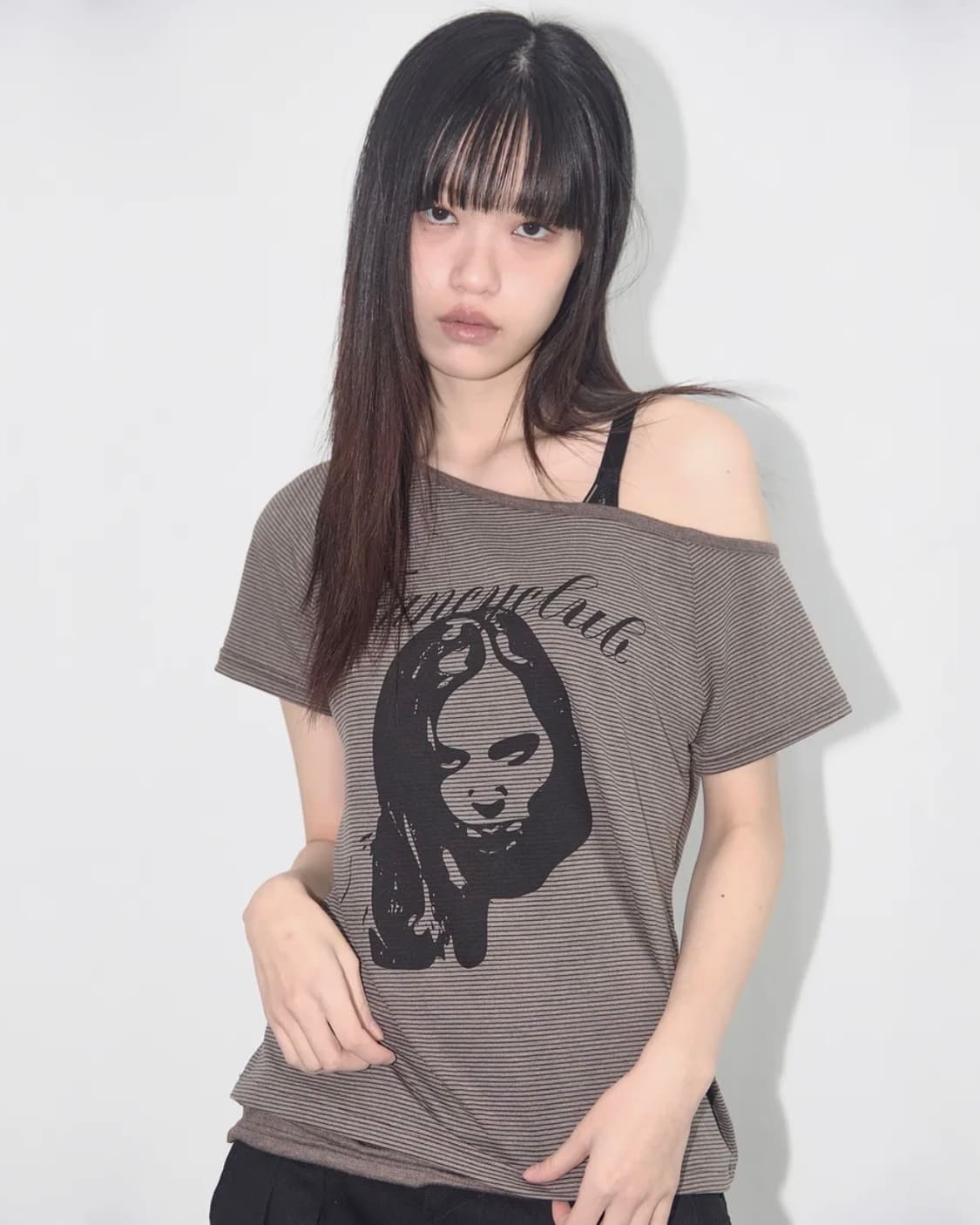 팬시클럽 미스틱 원 숄더 티 (BROWN) 상품이미지2