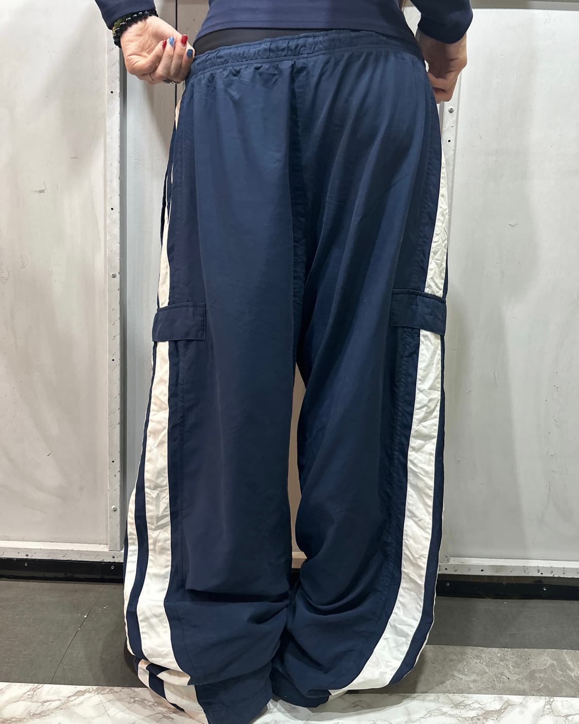 90s NIKE  네이비 &아이보리 나일론 트랙 팬츠 상품이미지3