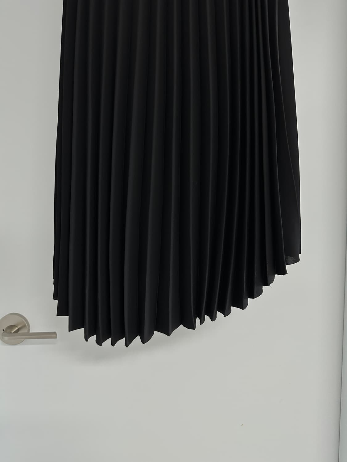 [COS 코스] 여성 블랙 플리츠 스커트 상품이미지4