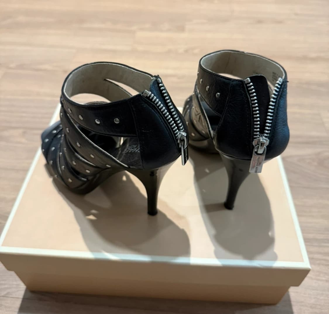 Michael kors마이클코어스 블랙 스터드 스트랩 샌들힐 37 240 상품이미지4