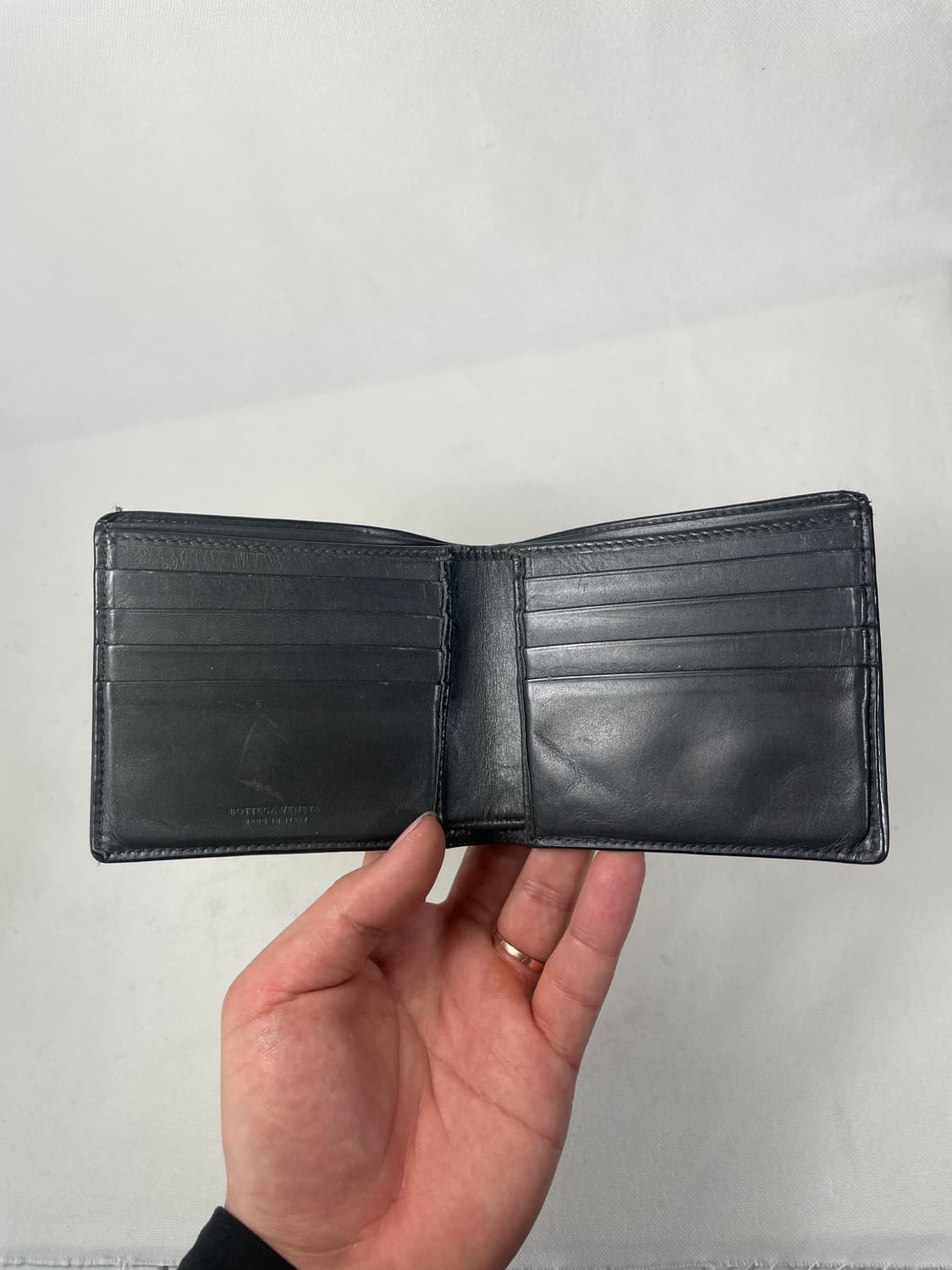 [블랙] 보테가베네타 인트레치아토 반지갑 남자지갑


 상품이미지5