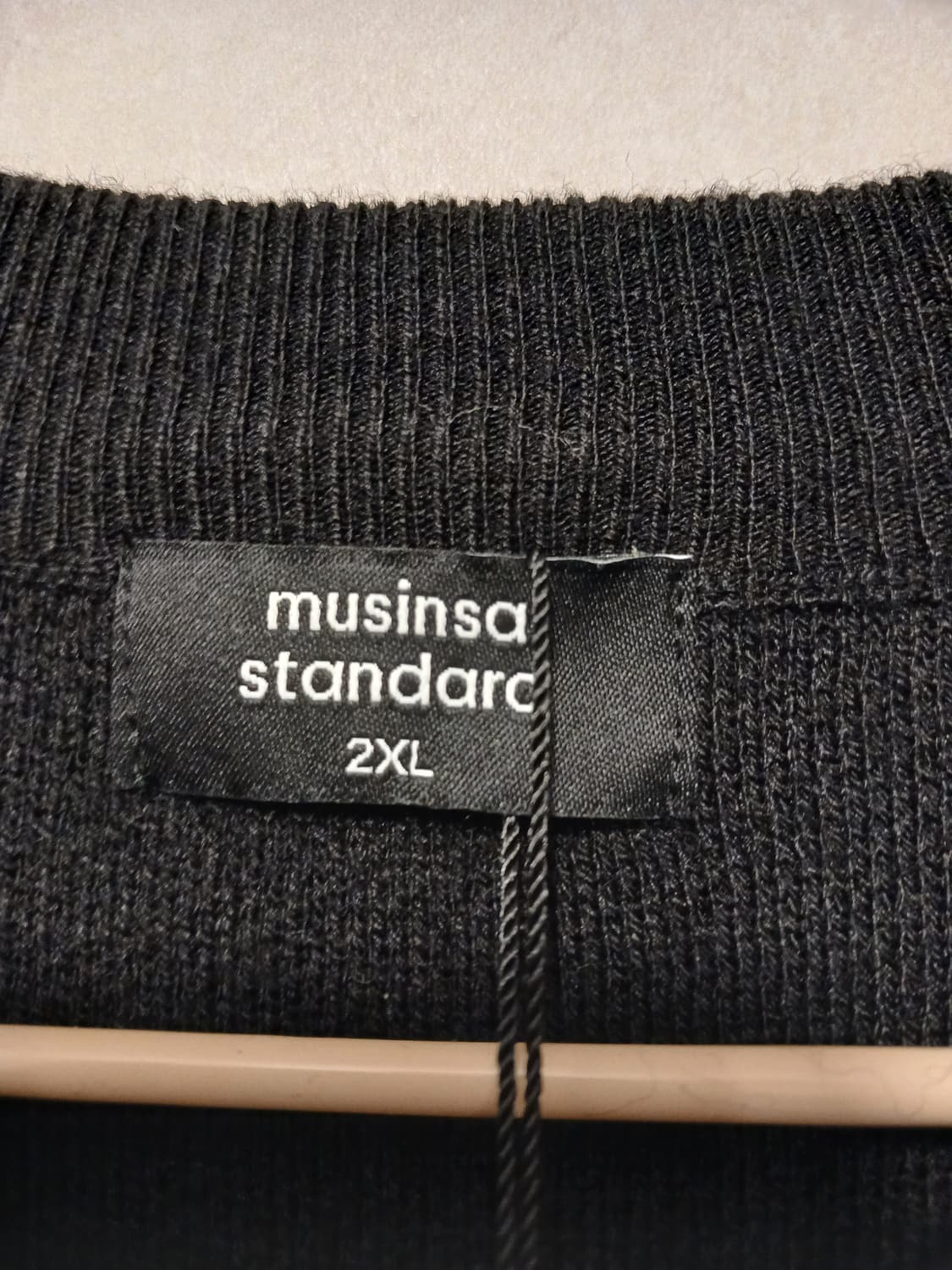 무신사스탠다드 정품 남성 미니멀 브이넥니트 2XL 사이즈 상품이미지2