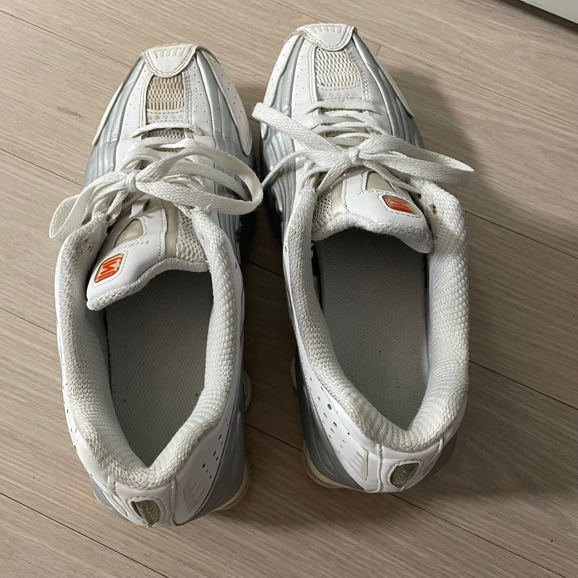 나이키 샥스 R4 화이트 메탈릭 실버 265 상품이미지4