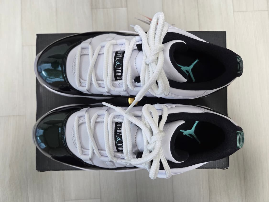 조던 11 레트로 로우 이리디센트 [255, 새상품] 상품이미지5