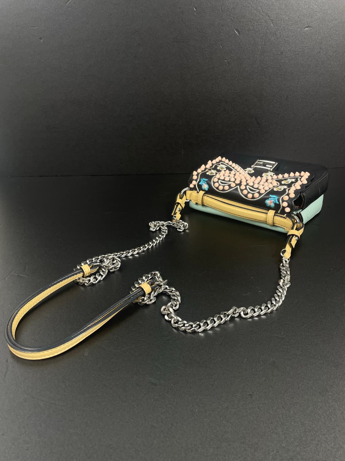 FENDI 펜디 더블 바게트 스터드 보우 마이크로 숄더백 상품이미지9