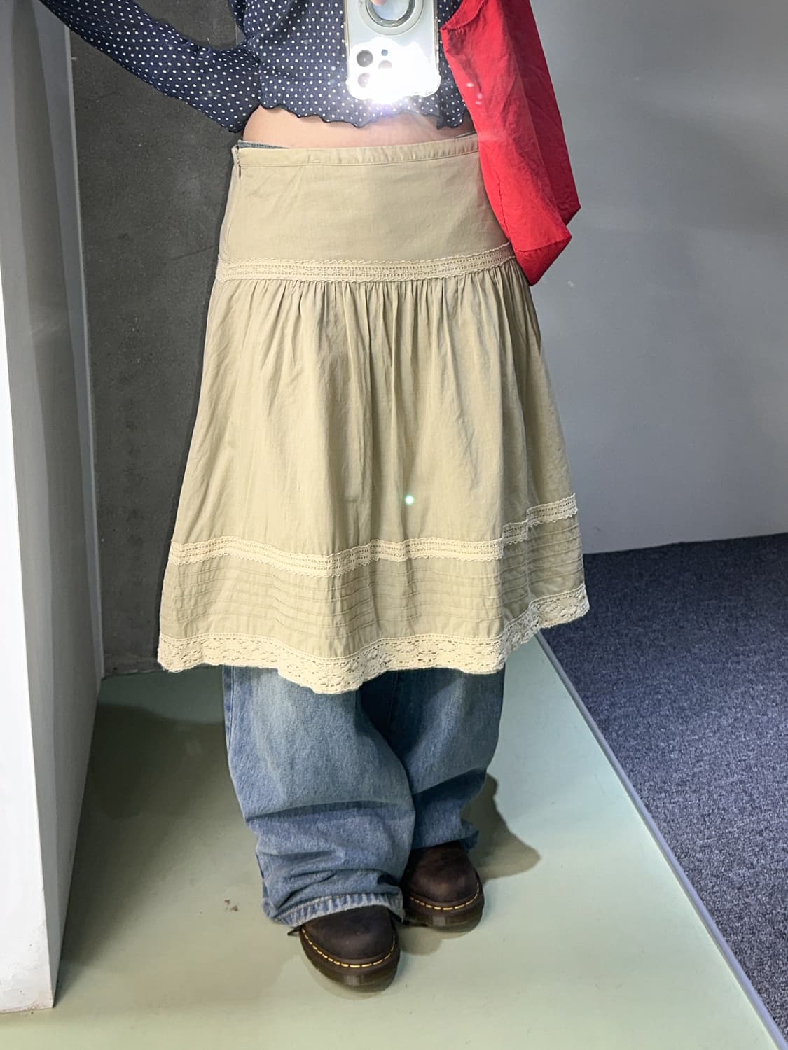 beige lace midi skirt 상품이미지3