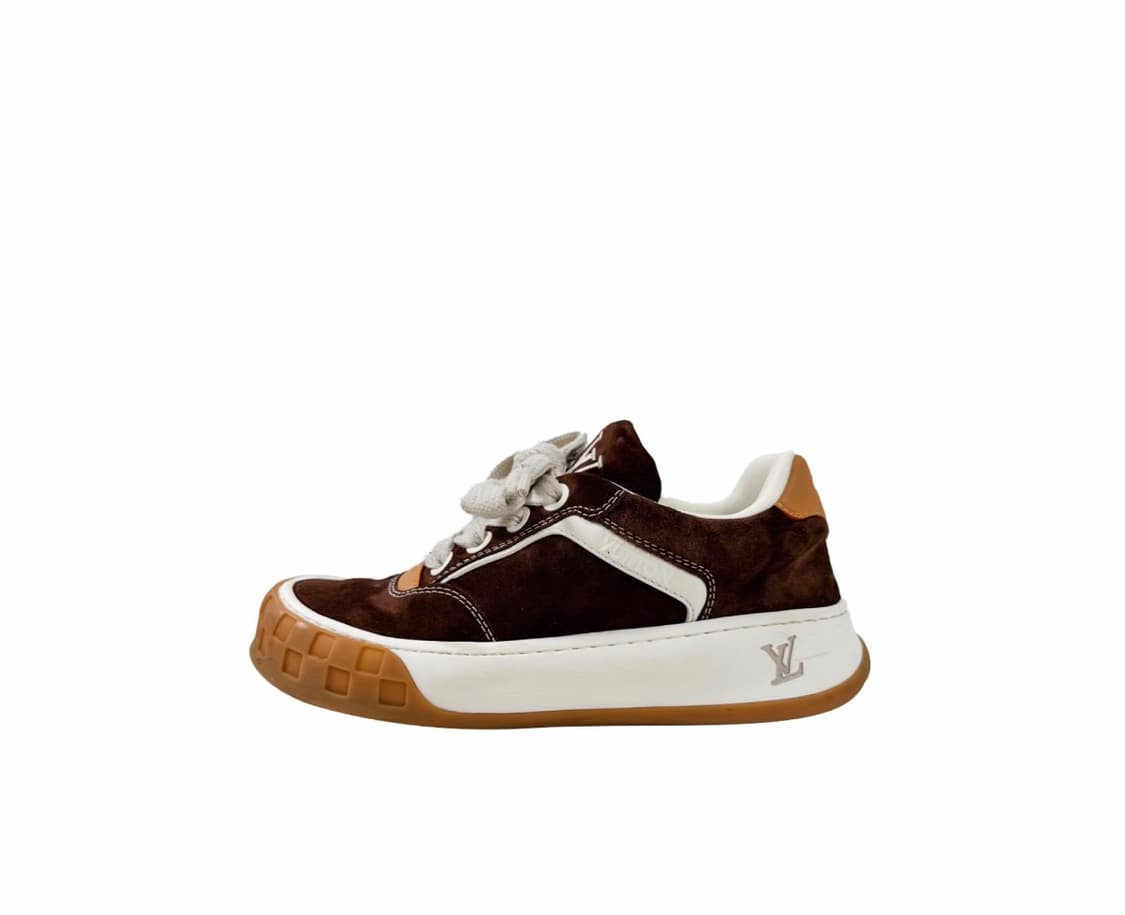 [7] 루이비통 남성 LV 틸티드 스웨이드 스니커즈 브라운 1AJ761 상품이미지2