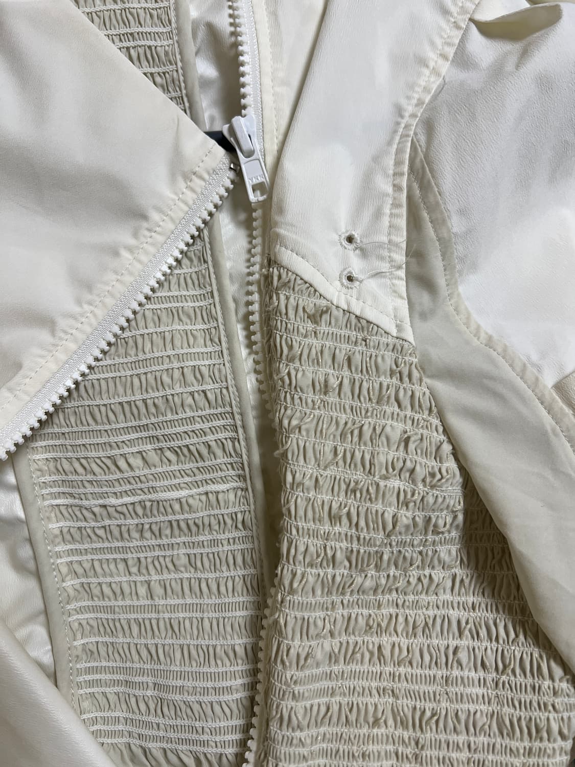 울리카상투스 puff windbreaker 아이보리 상품이미지4