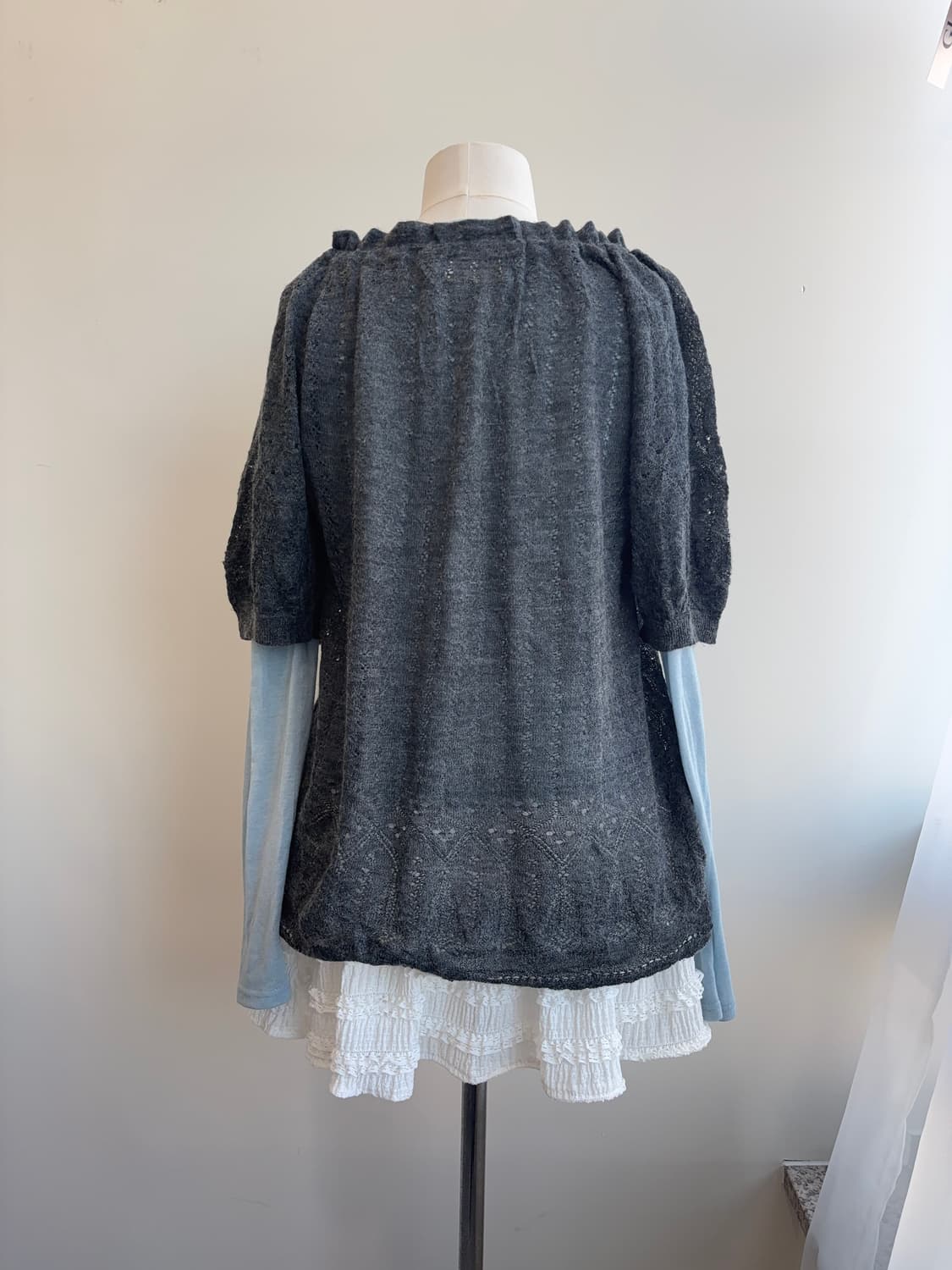 KUMIKYOKU 챠콜 셔링 스트링 반팔 풀오버 상품이미지8