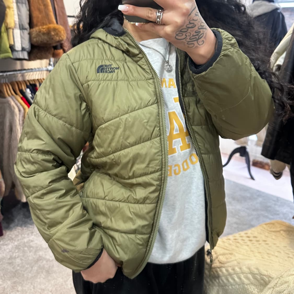 노스페이스 올리브/블략 리버서블 경량패딩L 상품이미지2