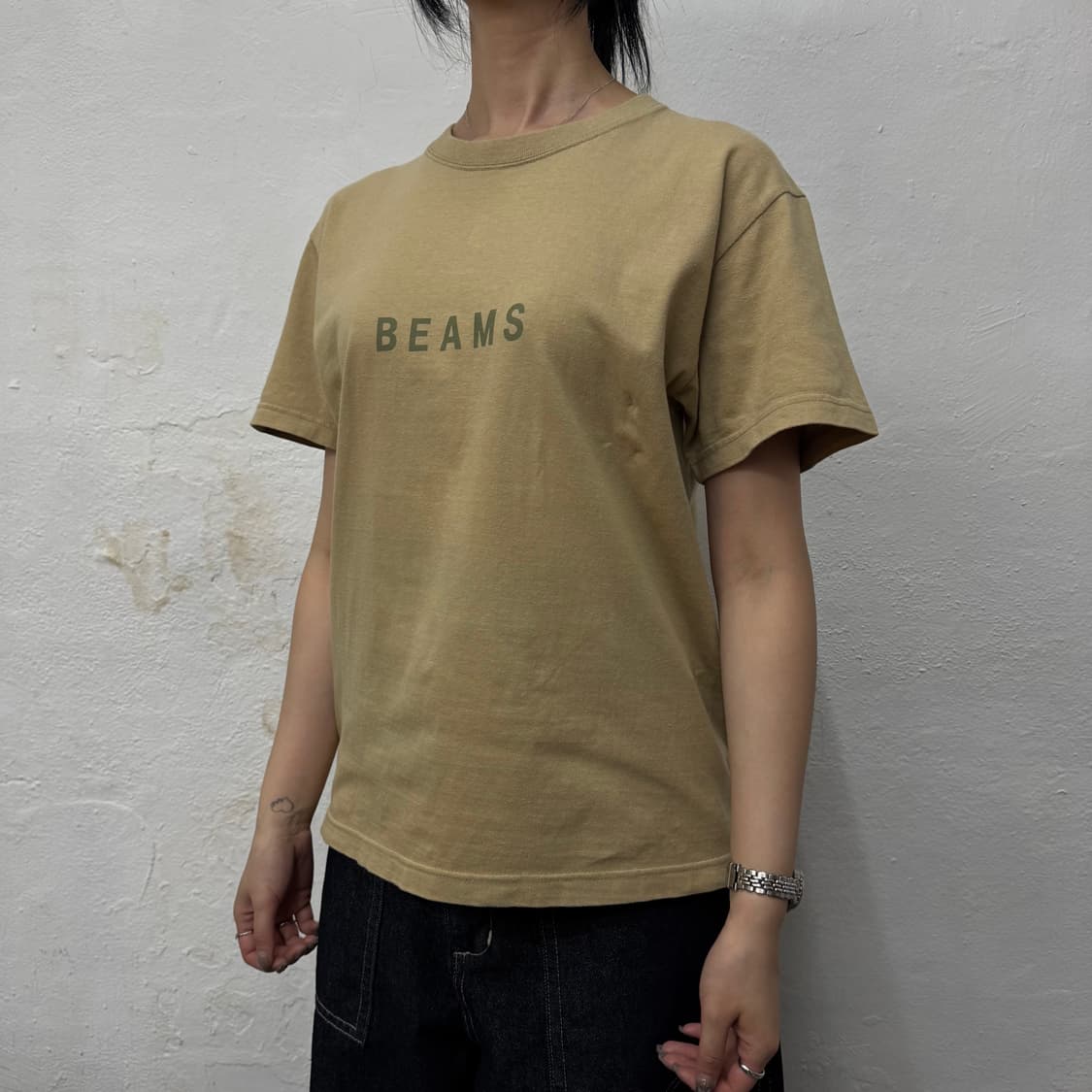 빔즈(BEAMS) 베이지컬러 프론트 나염 로고 코튼 크루넥 반팔 상품이미지1