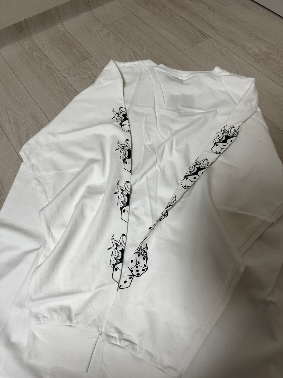 스투시 파이어 다이스 롱슬리브 티셔츠 화이트 상품이미지4