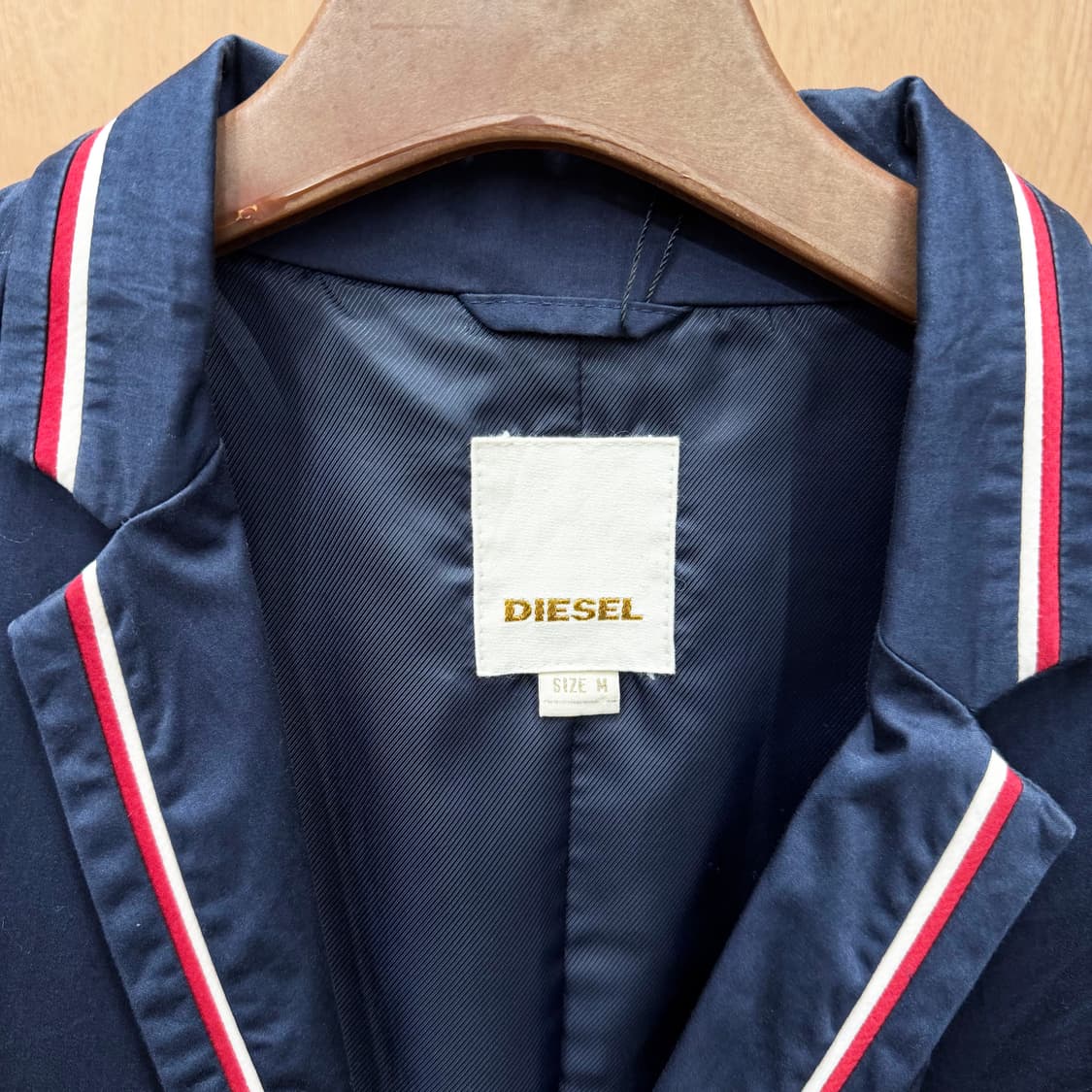 디젤 싱글 자켓 라펠 라인 레드 화이트 스트라이프 트림 디테일 네이비 상품이미지6