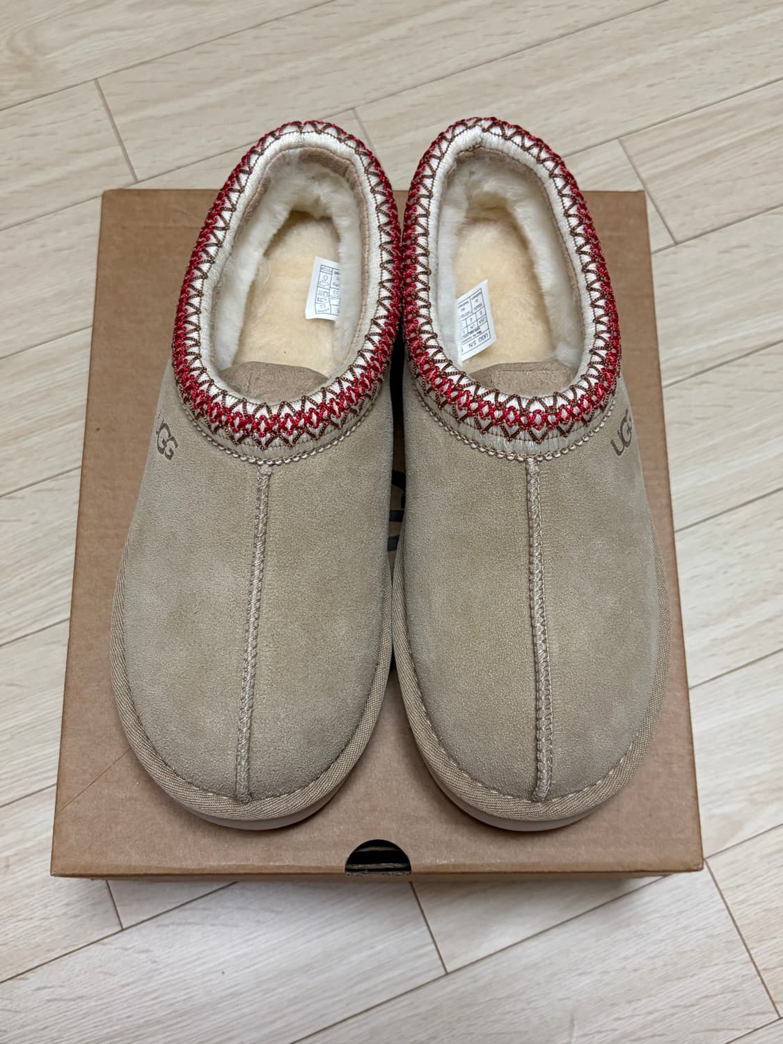 UGG 어그 / 타스만 슬리퍼 샌드 다크체리 / 230(6) 상품이미지3