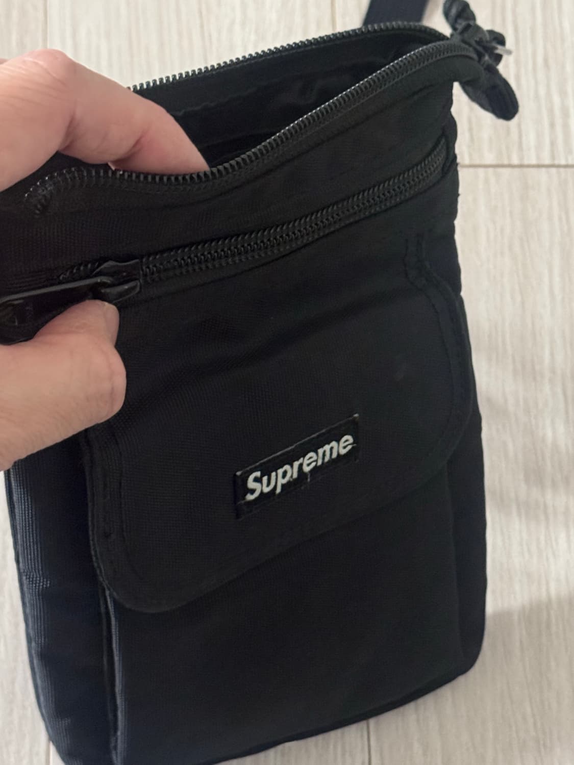 슈프림 블랙 미니 크로스백 상품이미지3
