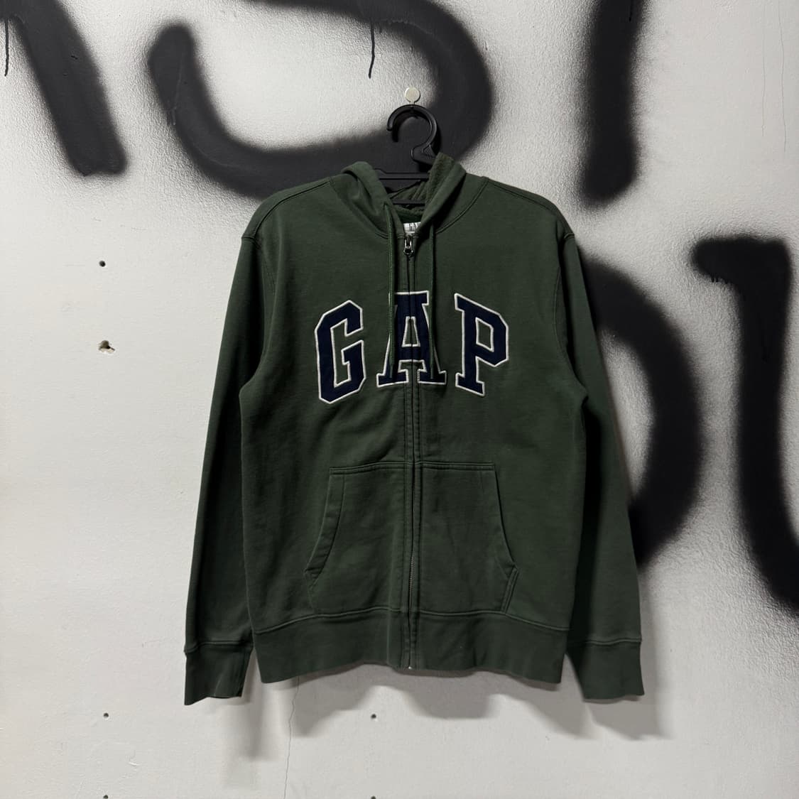 갭 아치 로고 딱붙핏 집업 후디 카키 상품이미지1