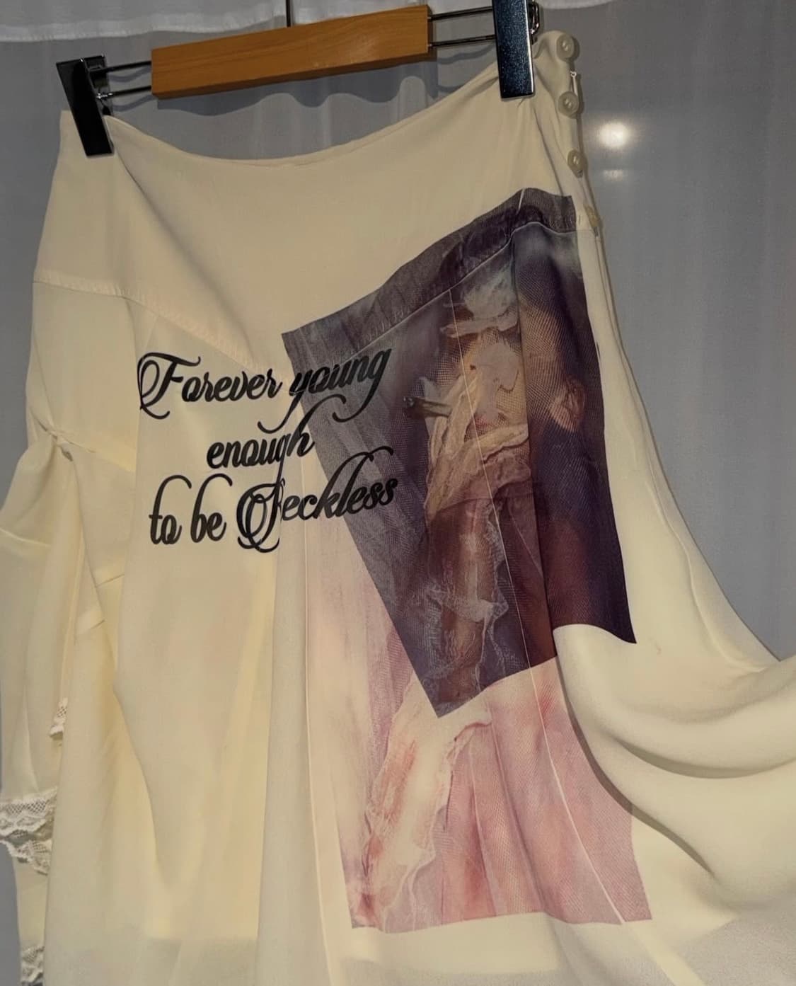 아이보리 그래픽 셔링 미디 스커트  상품이미지4