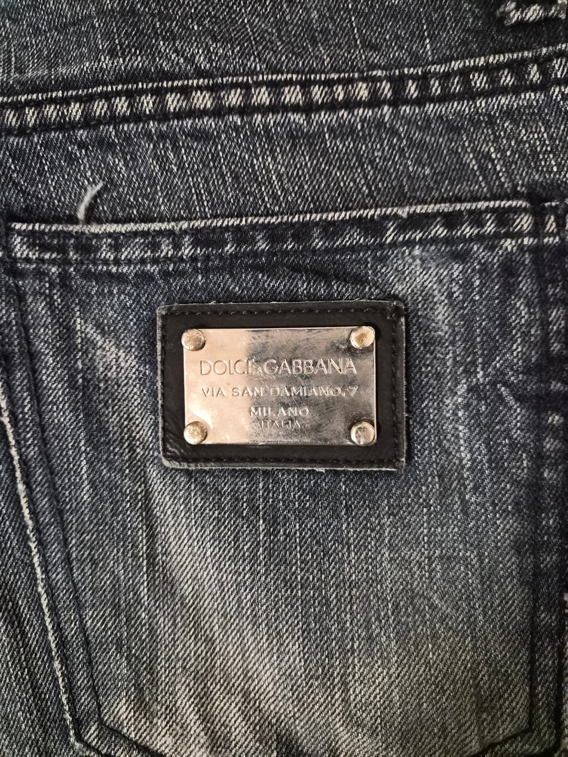 돌체앤가바나 플레이트 디테일 다크워싱 데님 팬츠 상품이미지5