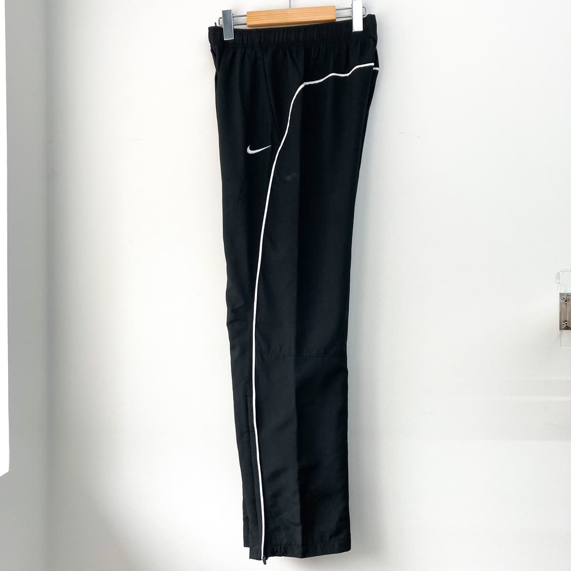 나이키 스우시 사이드 아치 라인 블랙 우븐 팬츠 상품이미지7