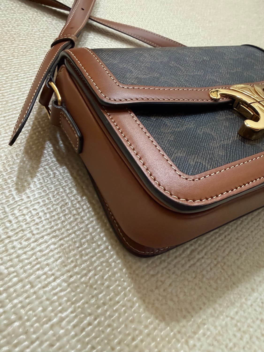 셀린느 트리옹프 틴 숄더백 상품이미지5