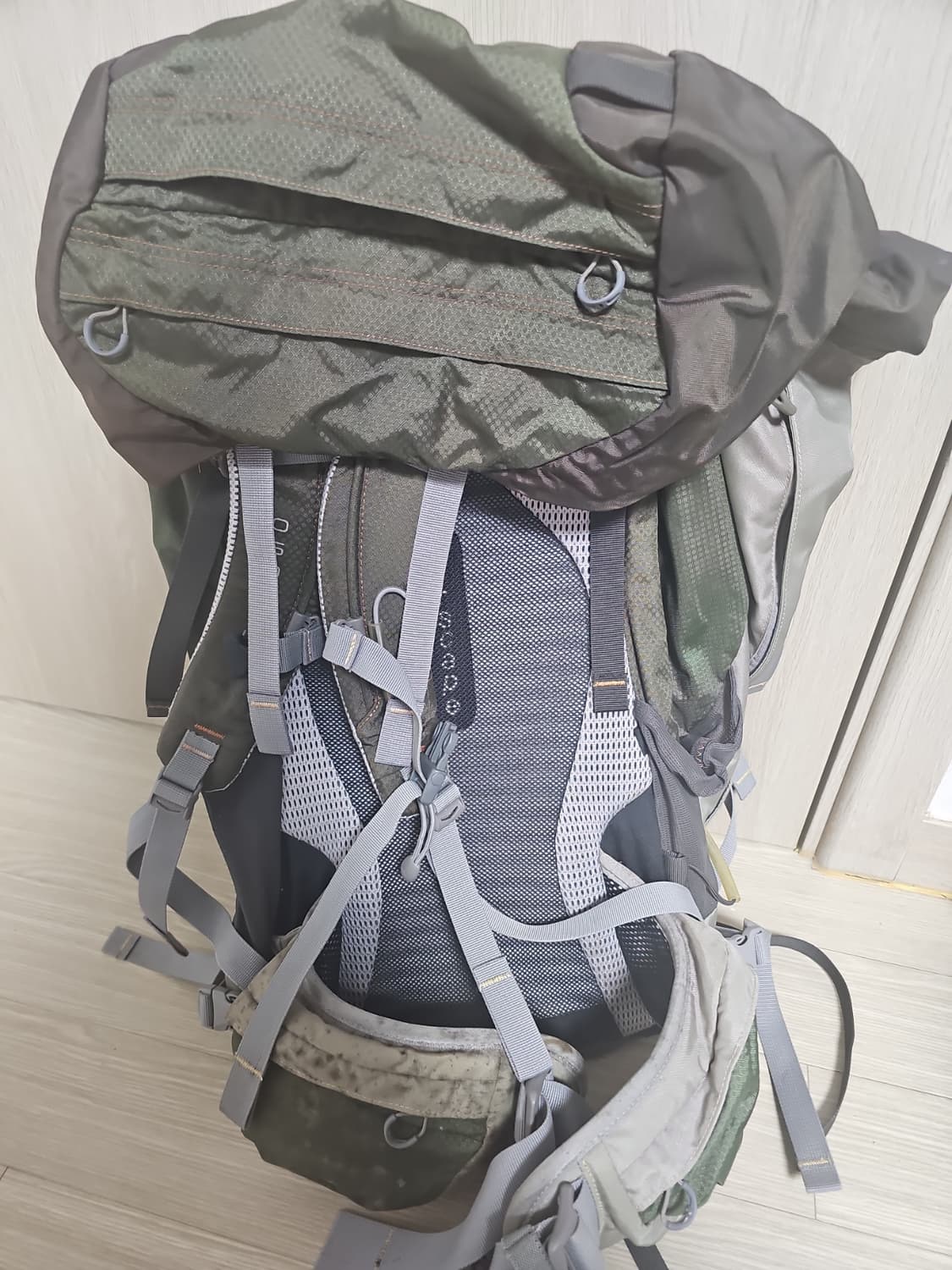 오스프리 정품 캐스트럴 58리터 등산배낭 팝니다 상품이미지2