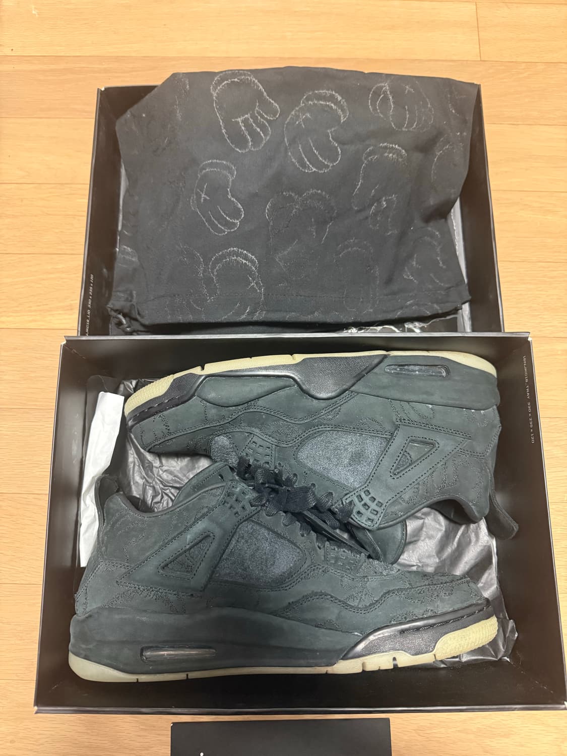 조던4 카우스 블랙 285 A급 판매합니다 풀구성 상품이미지1