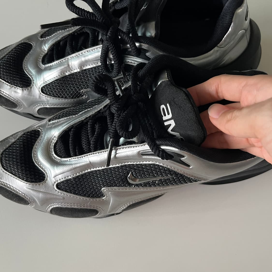NIKE Air Max Muse Black Metallic Silver 상품이미지6