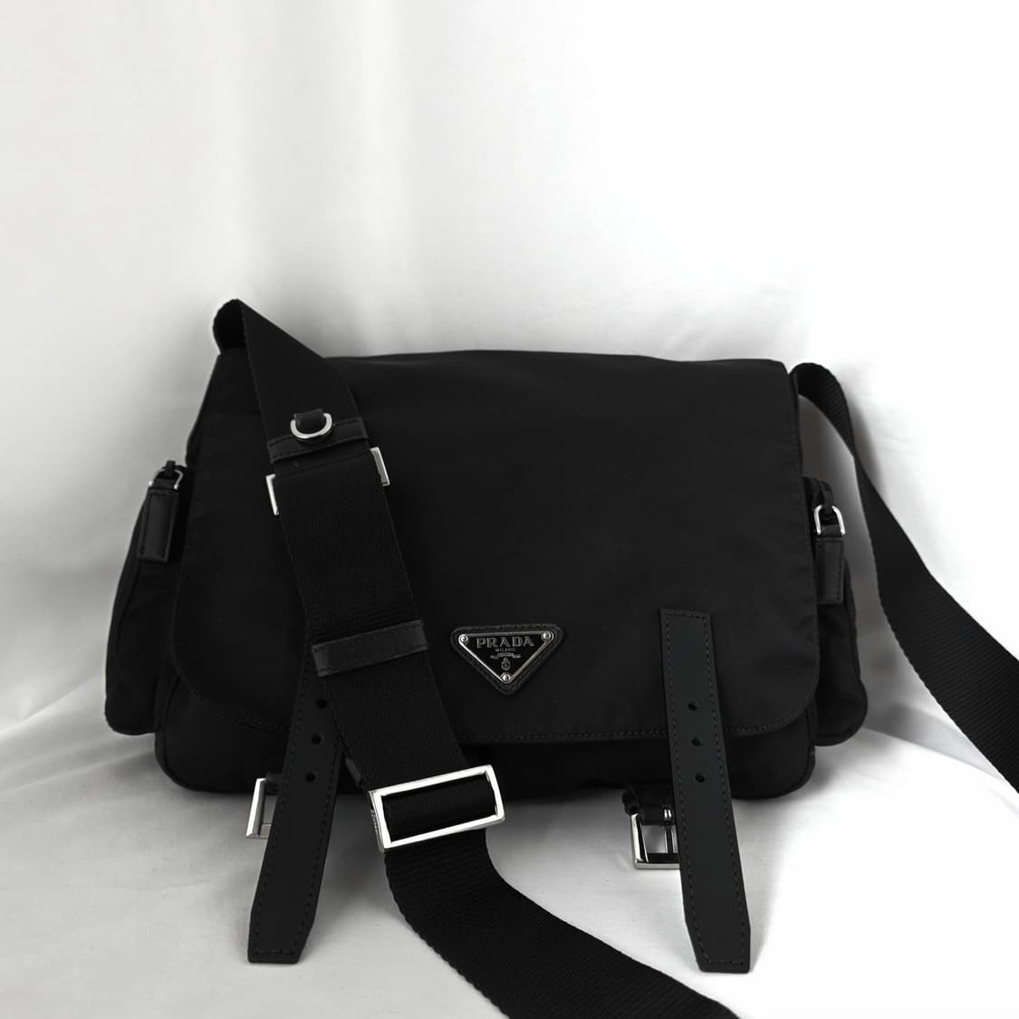 [정품 PRADA] 프라다 사이드 투포켓 나일론 메신저백 크로스백 상품이미지1