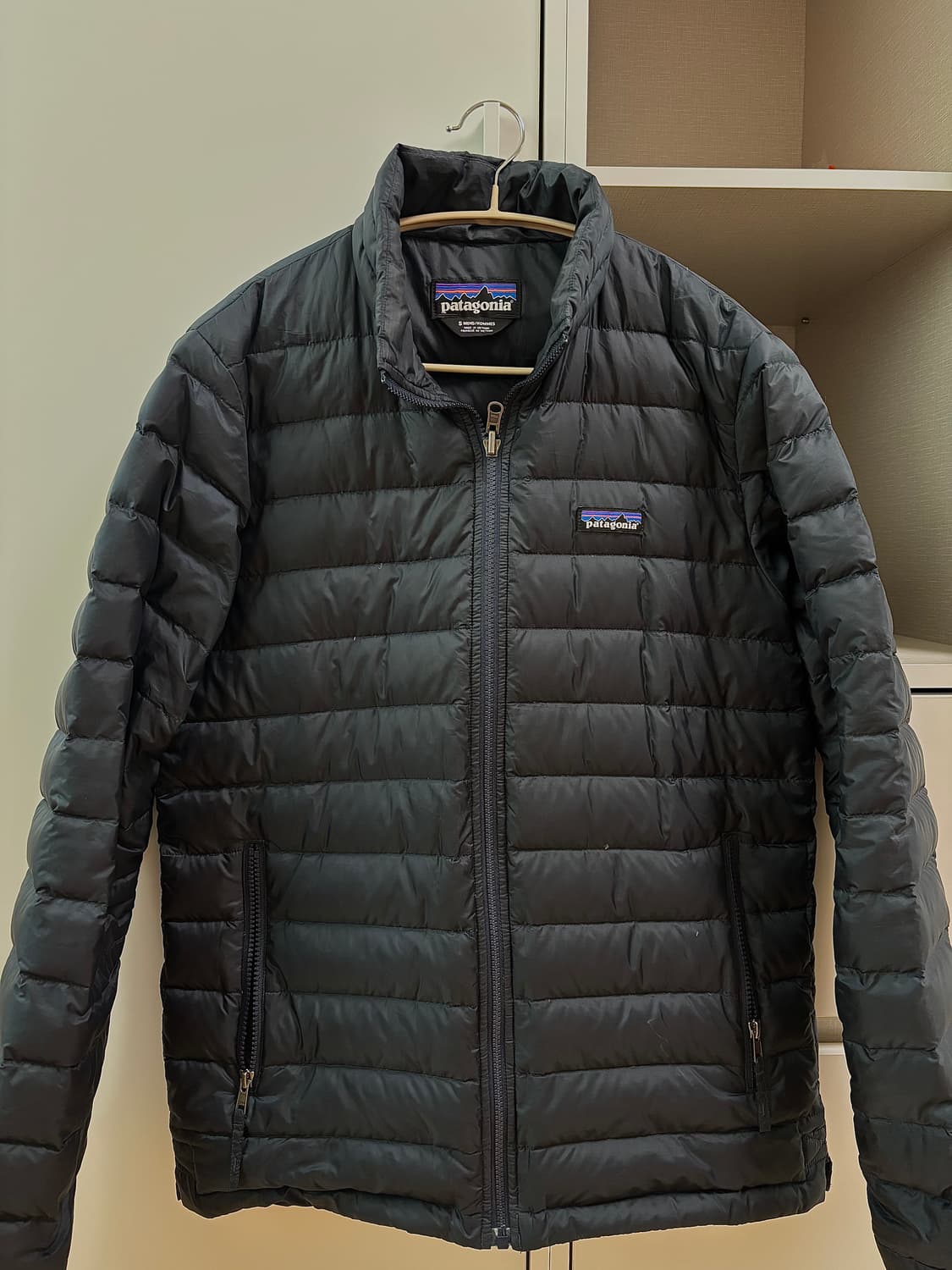 파타고니아 네이비 경량패딩 상품이미지1