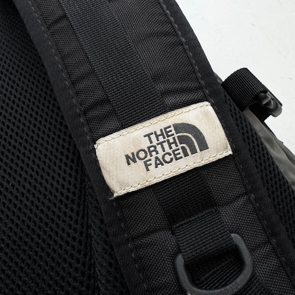 노스페이스 고프코어 보레알리스 그레이 테크니컬 백팩 상품이미지7
