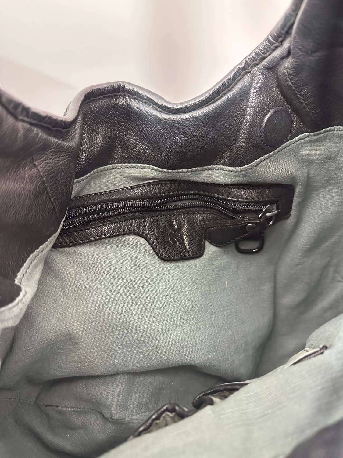 Stud sheepskin leather hobo bag 상품이미지9